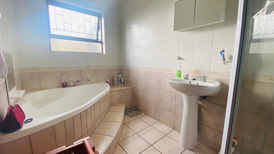4 Bedroom Property for Sale in Denneoord Western Cape